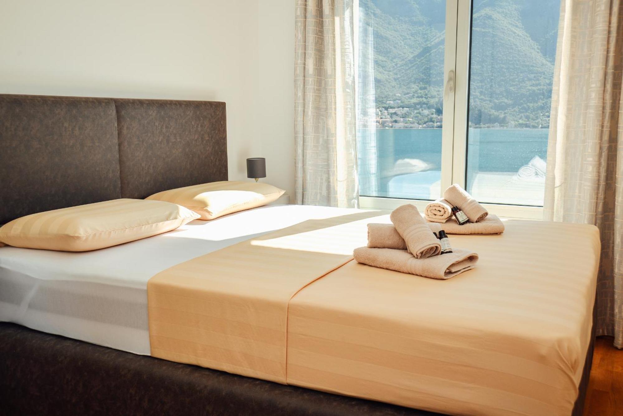 Sea View Apartment For 4 Kotor Exterior photo