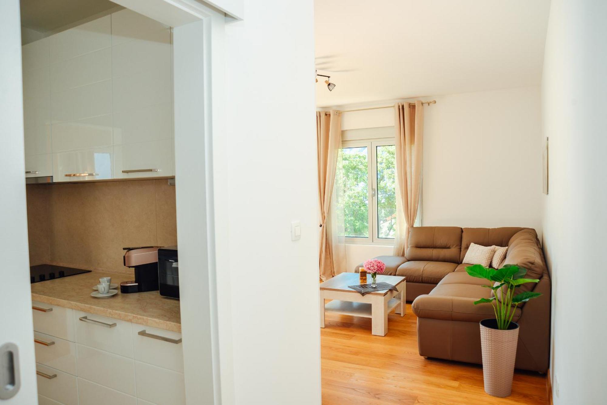 Sea View Apartment For 4 Kotor Exterior photo