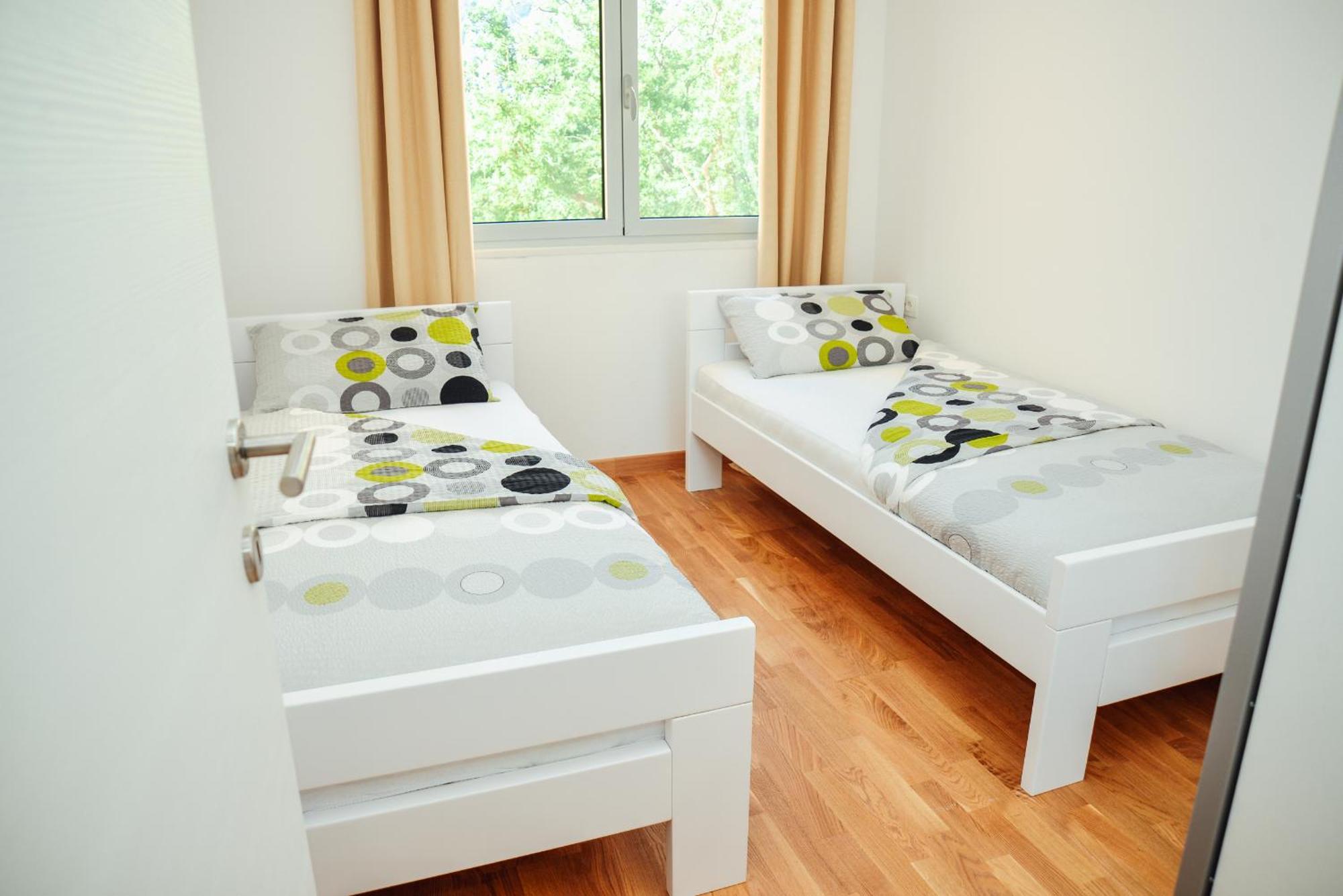 Sea View Apartment For 4 Kotor Exterior photo